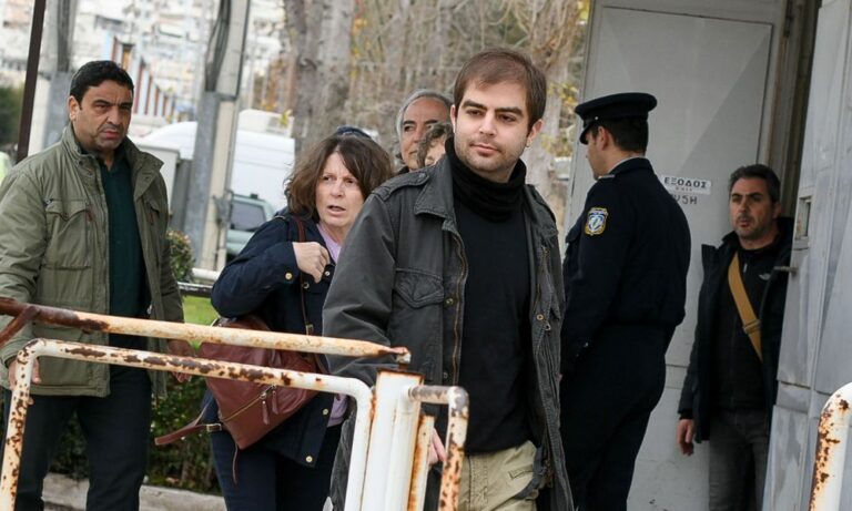 Προσαγωγή του γιου του Δημήτρη Κουφοντίνα από την ΕΛ.ΑΣ