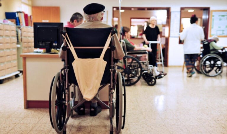 Πρώτες απολύσεις εργαζομένων λόγω άρνησης να εμβολιαστούν