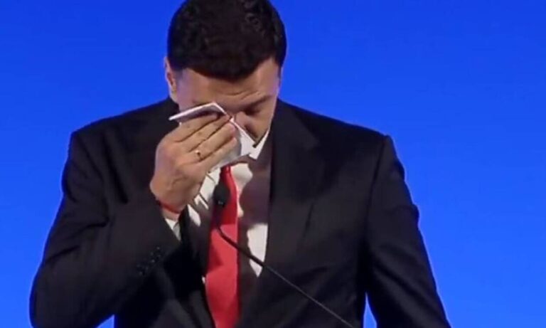 Βασίλης Κικίλιας: Ραγίζει καρδιές η ανάρτησή του για τον θάνατο του βρέφους από κορονοϊό