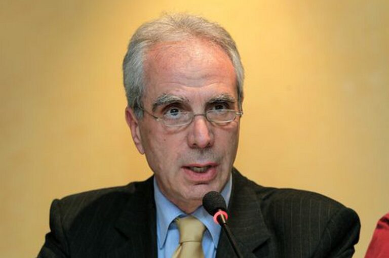 Λουράντος: «Δεν παραλαμβάνουμε τα self test, ας πάνε στα σούπερ μάρκετ»