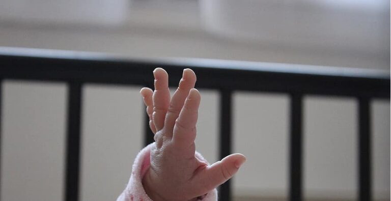 Ηράκλειο: «Θαύμα» με το αγοράκι που βρέθηκε σε βαρέλι – Απέκτησε σφυγμό μετά από ώρες