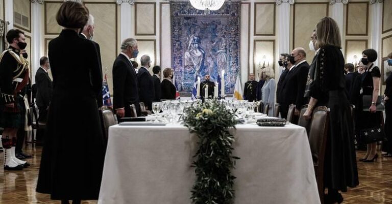 «Απούσα» Παναγία και Εκκλησία από το Προεδρικό Μέγαρο