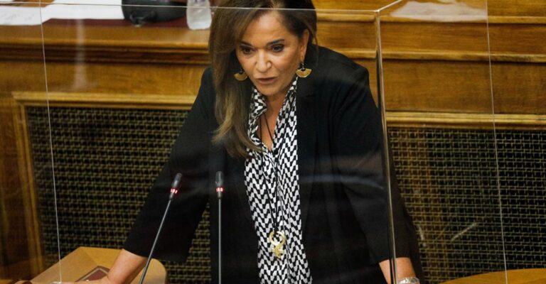 Ντόρα Μπακογιάννη: Τι απαντά για το «εμένα δεν θα με κρατήσει κανένας να μην πάω στην Κρήτη το Πάσχα»