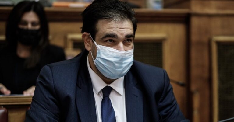 «Ειδικό καθεστώς» και προνόμια για όσους κάνουν το εμβόλιο: «Το σκεφτόμαστε», είπε ο Λιβάνιος