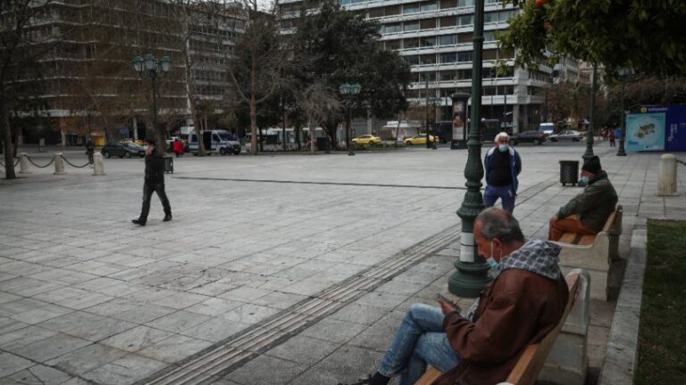 Η κούραση των πολιτών άνοιξε συζήτηση για χαλάρωση του lockdown την Δευτέρα