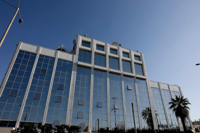 Επίθεση αγνώστων με μολότοφ στο κτήριο του ΣΚΑΪ