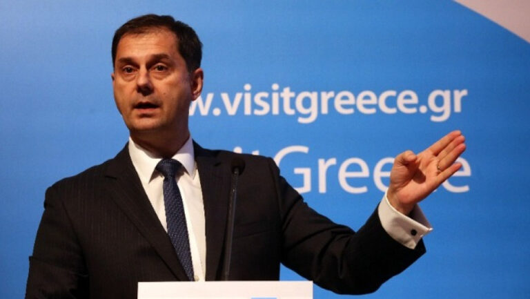Θεοχάρης: «Η συμβολή του τουρισμού στην εξάπλωση του ιού είναι της τάξης του 3%»
