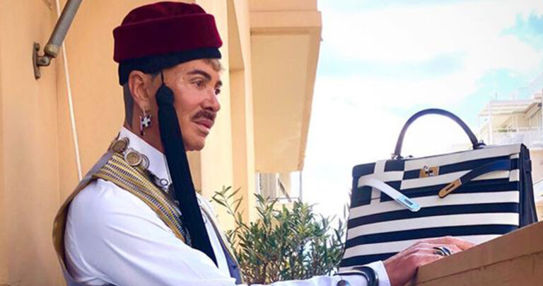 «Εύζωνας» ο Λάκης Γαβαλάς για την 25η Μαρτίου: «Ζήτω το Έθνος – Ζήτω η Ελλάς»