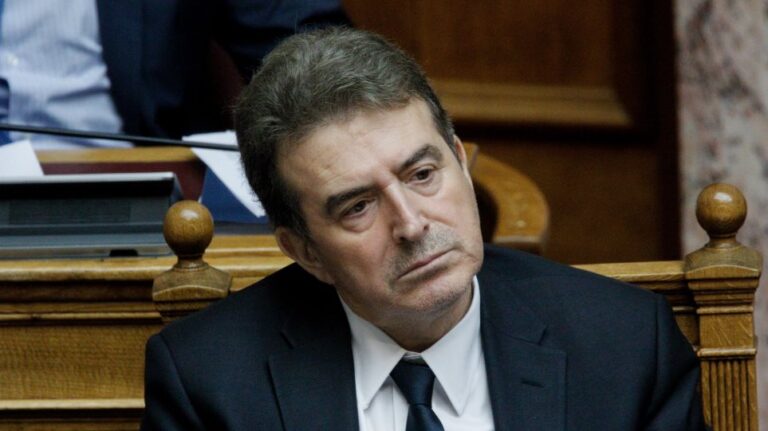 Oργισμένος ο Χρυσοχοίδης: «Με χτυπάνε επειδή έχουν χάσει τη μπάλα!»