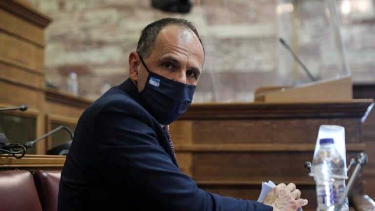 Γεραπετρίτης: «Διατηρήσαμε τα SMS για συμβολικούς και παιδαγωγικούς λόγους»