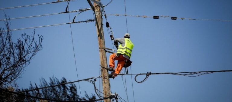 Τραγωδία: Υπάλληλοι της ΔΕΗ βρήκαν ακαριαίο θάνατο από ηλεκτροπληξία