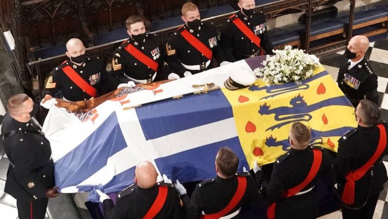 Γιατί το οικόσημο στο φέρετρο του Φιλίππου είχε τον ελληνικό σταυρό