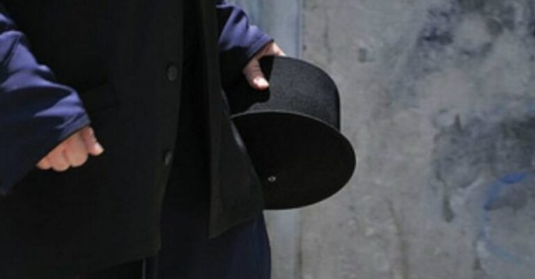 Σε αργία ιερέας στη Μυτιλήνη: «Με τη μάσκα δείχνουμε πως δεν είμαστε σίγουροι για τη δύναμή Του Θεού»