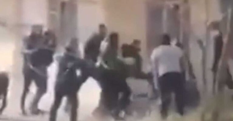 Ξύλο σε καρκινοπαθή πατέρα και τον γιο του από αστυνομικούς! Έπαθε έμφραγμα ο 58χρονος