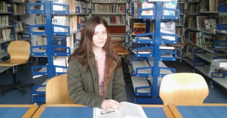 Κωνσταντίνα Ρασβάνη: Η μαθήτρια από τον Βόλο που έγινε δεκτή με πλήρη υποτροφία στο MIT