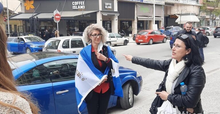 Η μητέρα-αρνήτρια έστειλε τον γιο της στο σχολείο με ψευδή βεβαίωση self test;