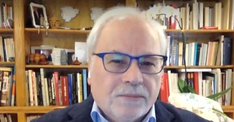 Προειδοποίηση Παυλάκη: «Πιθανό το τέταρτο κύμα από τον Οκτώβριο – Λάθος πείραμα το άνοιγμα»