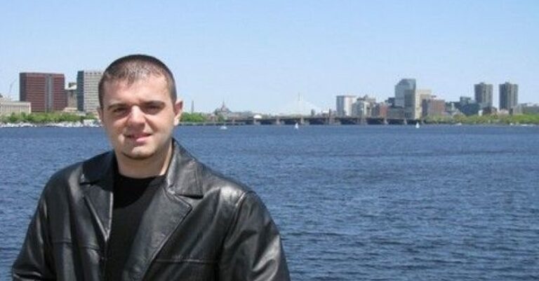 Η εκπληκτική ιστορία του Οδυσσέα Τσενάι – Πού βρίσκεται 21 χρόνια μετά το ρατσιστικό παραλήρημα εναντίον του