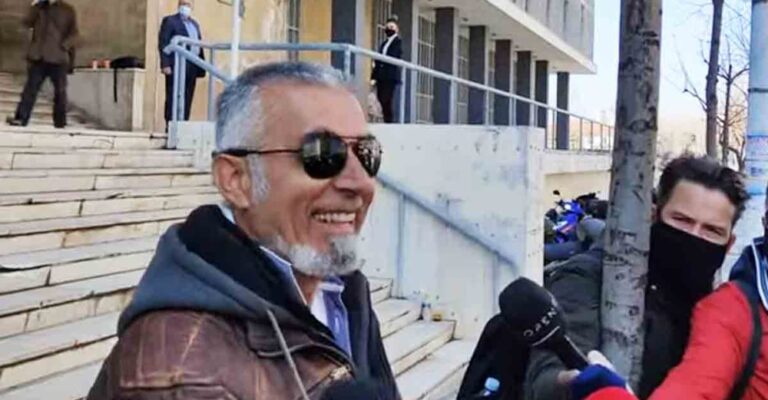 Ελεύθερος ο πατέρας αρνητής των self test: «Το παιδί μου έχει μαζί του τον Χριστό και την Παναγιά»