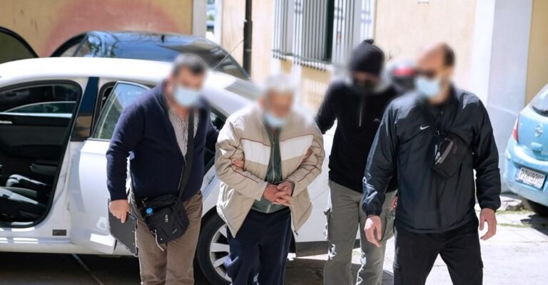 Κορωπί: Προφυλακιστέος ο 76χρονος παιδοκτόνος μετά την απολογία σοκ – «Προσπάθησα να σώσω τον άλλο μου γιο»