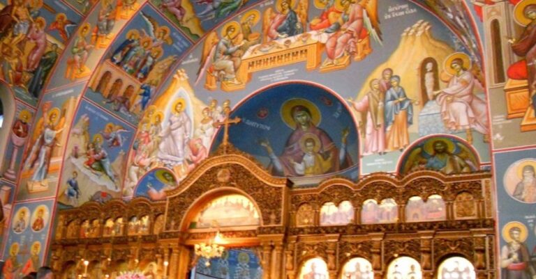 Πάσχα: Ανάσταση 21:00 με 22:00, λειτουργίες στις 18:00 τη Μεγάλη Εβδομάδα