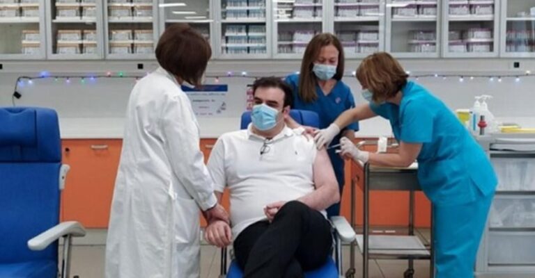 Ο Πιερρακάκης ετοιμάζει «βιβλιάριο υγείας» στο κινητό μας- Θα έχει το ιστορικό, τις εξετάσεις και τα φάρμακα κάθε ασθενούς