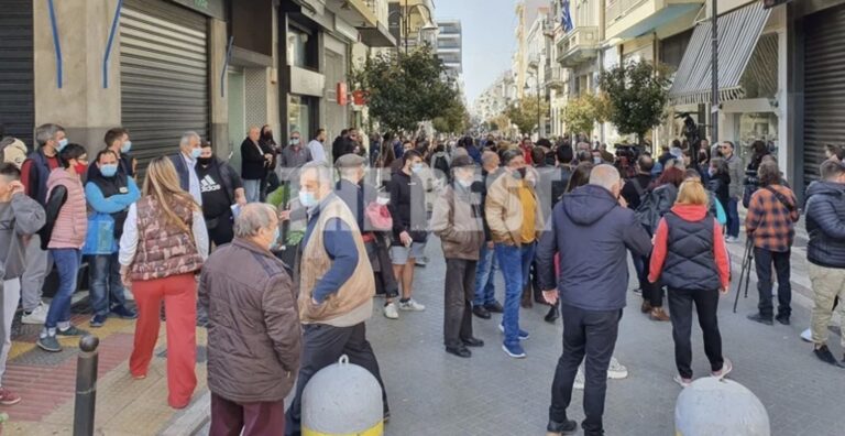 «Ντροπή σας» φώναζαν οι έμποροι της Πάτρας στον Πέτσα- «Να πάτε να φυλλάξετε τον Φουρθιώτη»