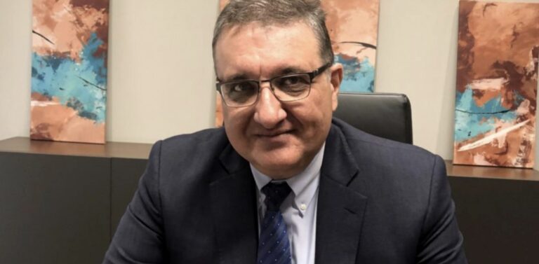 Εξαδάκτυλος: «Τα self tests δεν θα λύσουν μαγικά το πρόβλημα»