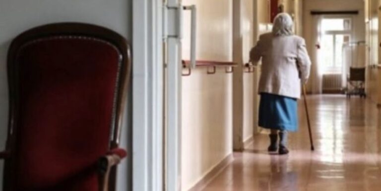 Σάπισε η κοινωνία μας: Συγγενείς γερόντων τους κλειδώνουν στα γηροκομεία, για να αρπάξουν τις περιουσίες και τις συντάξεις τους