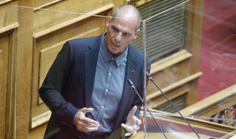 Βαρουφάκης: «Δεν υπάρχει λόγος ύπαρξης της στρατιωτικής θητείας»