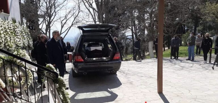 Γιώργος Καραϊβάζ: Ράγισαν καρδιές στην κηδεία του στην Δράμα