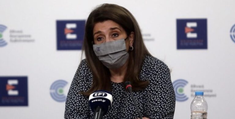 Παπαευαγγέλου: «Πιθανό να εμβολιαστούν μαθητές πριν τη νέα χρονιά»