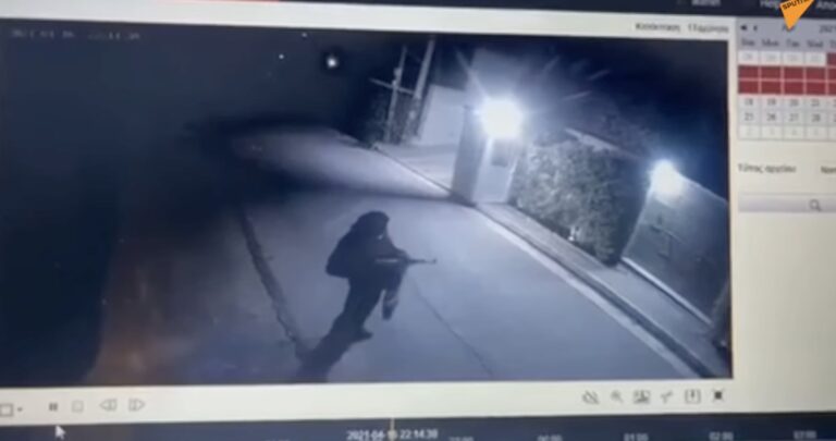 Επίθεση στο σπίτι Φουρθιώτη: Βίντεο με τον ένοπλο να ανοίγει πυρ