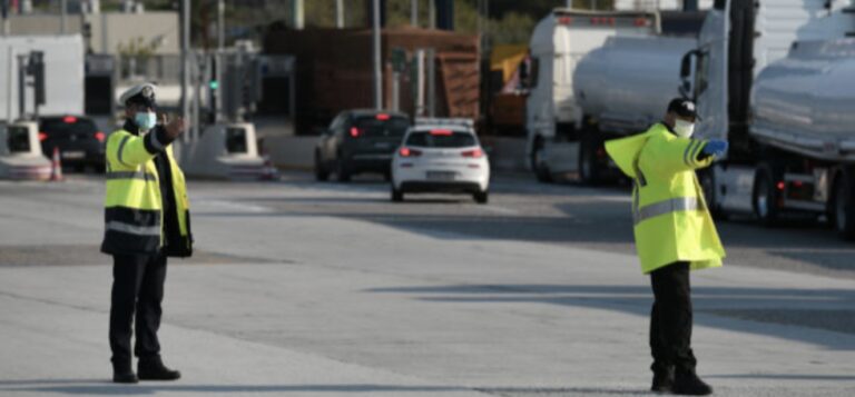 Δεν θα περνάει… κουνούπι από τα διόδια για Πάσχα στο χωριό: Φρένο και από την ΕΡΓΑΝΗ για μετακινήσεις