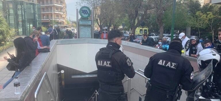 Πτώση ατόμων στους σταθμούς του Μετρό στη Πανόρμου και στον Χολαργό – Νεκρή μία γυναίκα
