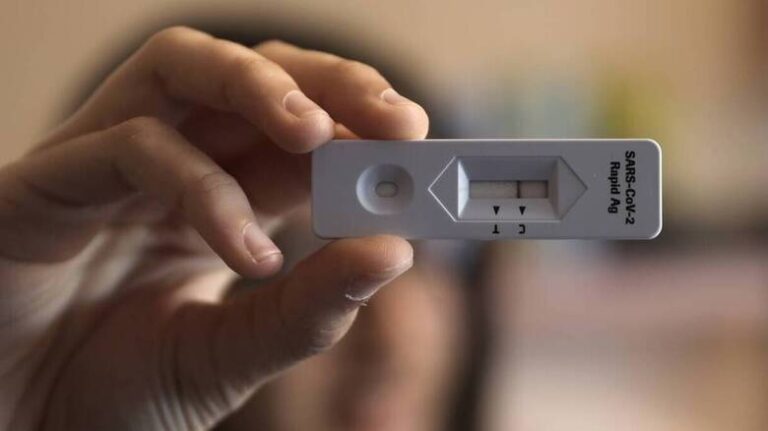 Self test: Υποχρεωτικά από Δευτέρα για υπαλλήλους δήμων, σούπερ μάρκετ