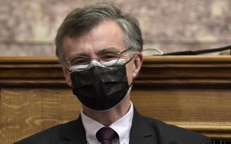 Τσιόδρας: «Ανοιχτό ενδεχόμενο να «πέσουν» οι μάσκες μεταξύ εμβολιασμένων»