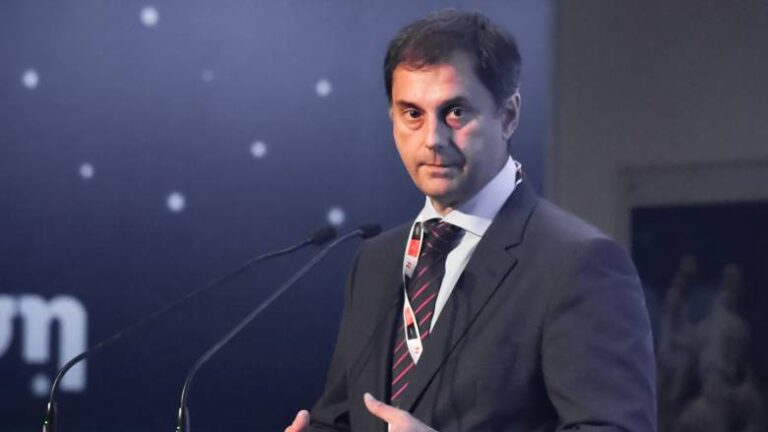 Χάρης Θεοχάρης: Θρήνος για τον υπουργό Τουρισμού – Πέθανε ο πατέρας του