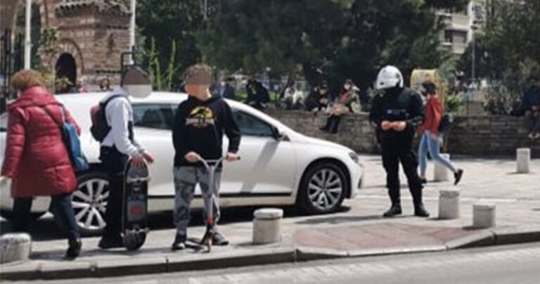 Θεσσαλονίκη: Οδηγός «έκλεισε» ράμπα ΑμεΑ και του πήραν τις πινακίδες και το δίπλωμα