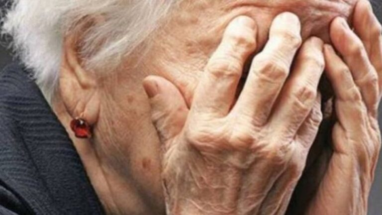 Λαμία: 11χρονος έριξε κάτω γιαγιά και της άρπαξε το πορτοφόλι