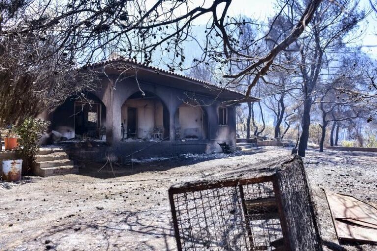 Φωτιά στο Λουτράκι: Εγιναν στάχτη 20.000 στρέμματα δάσους