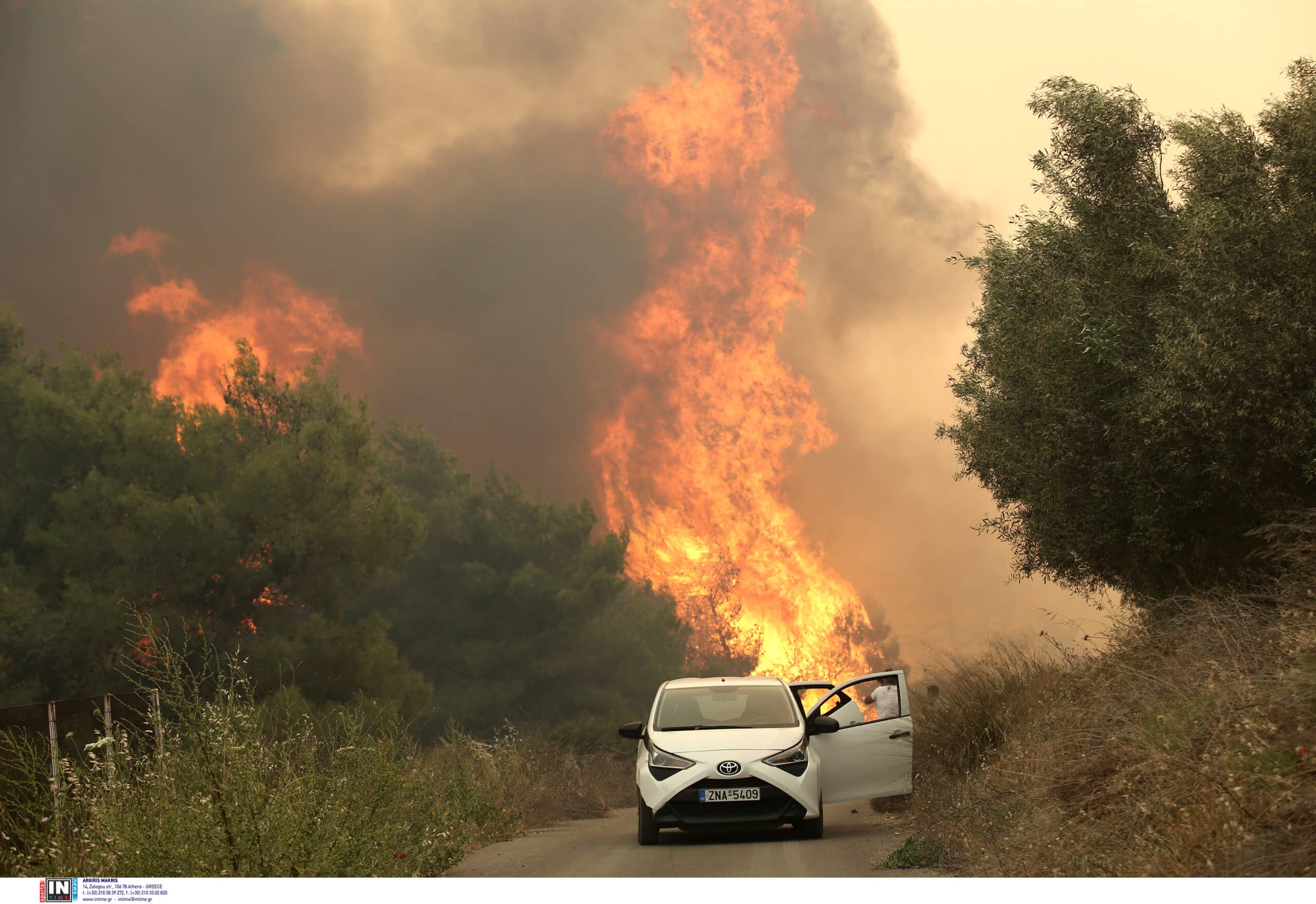Φωτιά στην Κορινθία: Εκατοντάδες κάτοικοι εγκατέλειψαν τα σπίτια τους – «Τέτοια κόλαση δεν έχω ξαναδεί» 2 alepoxori100 scaled