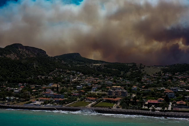 Φωτιά στον Σχίνο: Βασικός ύποπτος ένας 90χρονος - Οι έρευνες της αστυνομίας