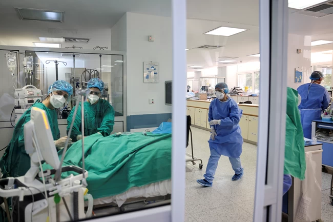 Καλά νέα από τα νοσοκομεία: Μειώθηκαν 60% οι εισαγωγές ασθενών με κορονοϊό - Αδειάζουν κλινικές covid και αυτοσχέδιες ΜΕΘ 1 Καλά νέα από τα νοσοκομεία: Μειώθηκαν 60% οι εισαγωγές ασθενών με κορονοϊό - Αδειάζουν κλινικές covid και αυτοσχέδιες ΜΕΘ