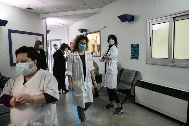 Καλά νέα από τα νοσοκομεία: Μειώθηκαν 60% οι εισαγωγές ασθενών με κορονοϊό - Αδειάζουν κλινικές covid και αυτοσχέδιες ΜΕΘ 2 Νοσοκομείο