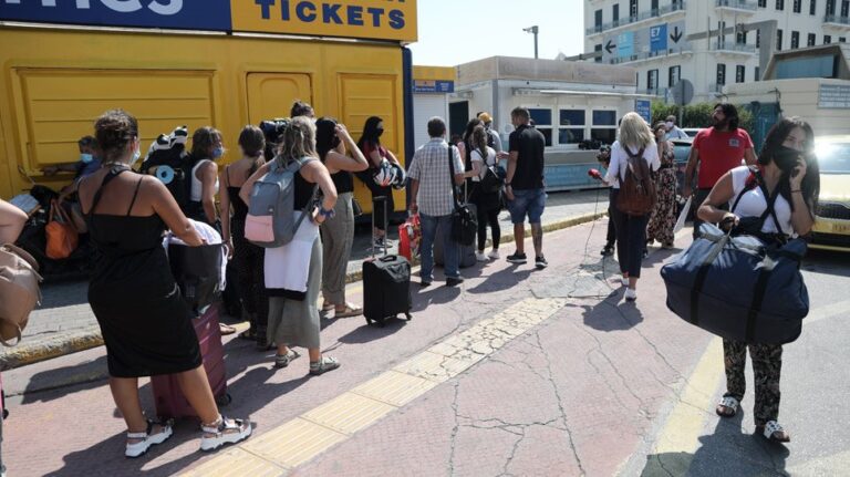 Αρση lockdown: Καταργούνται από την Παρασκευή τα sms – Ελεύθερες οι μετακινήσεις από νομό σε νομό