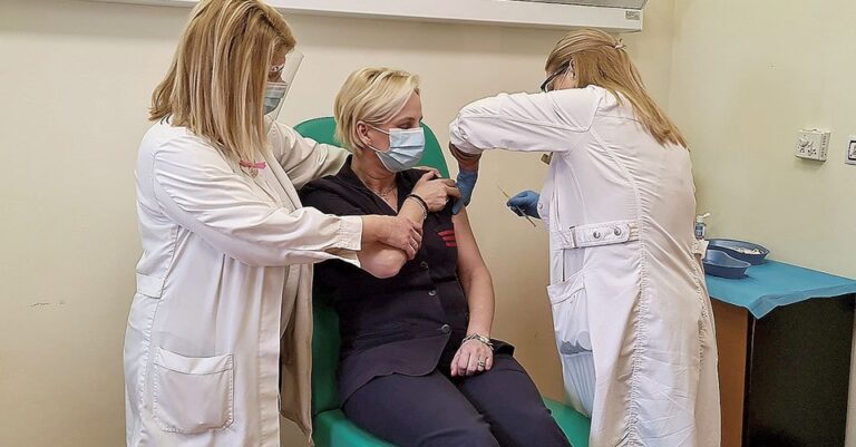 Στο τραπέζι ο υποχρεωτικός εμβολιασμός από Σεπτέμβριο