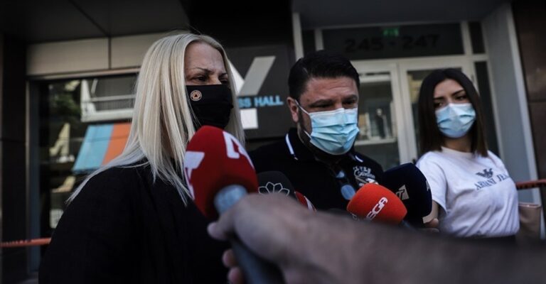 Χαρδαλιάς για τις εμπρηστικές επιθέσεις: «Θρασύδειλα ανθρωπάρια δεν θα μας τρομοκρατήσουν» – Τι λέει η σύζυγός του