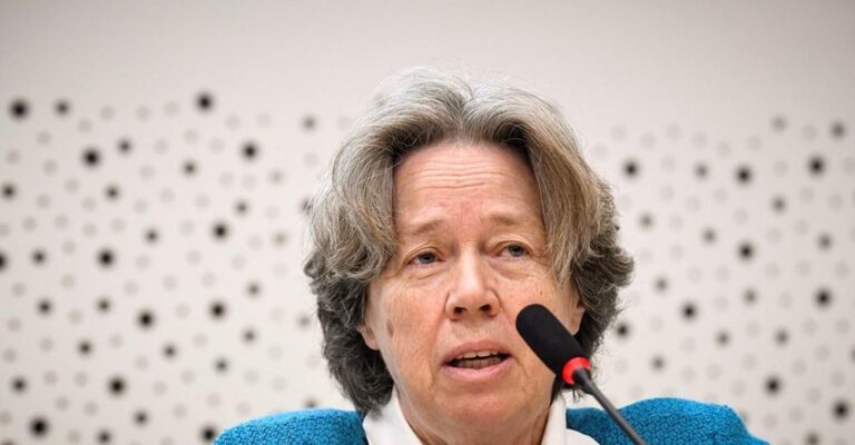 Λινού: Με ανησυχούν τα περιστατικά θρομβώσεων – Να εμβολιαστούμε πριν διαδοθεί η ινδική μετάλλαξη