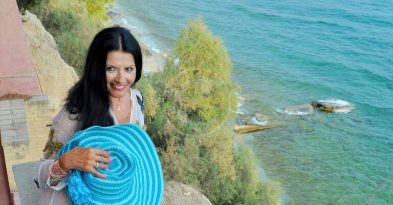 Χρόνια Πολλά στην άνευ ηλικίας Ζωζώ!